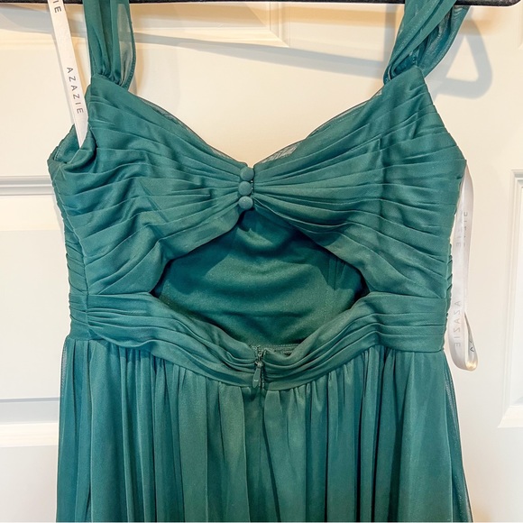 Azazie Reniya in Pine - Picture 8 of 9